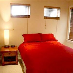 Roscoe Village Guesthouse